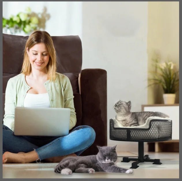 Sturdy Cat's Nest with Rubber Suction Feet for Desktop ProtectionHappy TailsHappy Tails